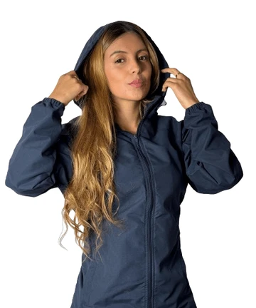 Conjunto antifluido con capucha colores